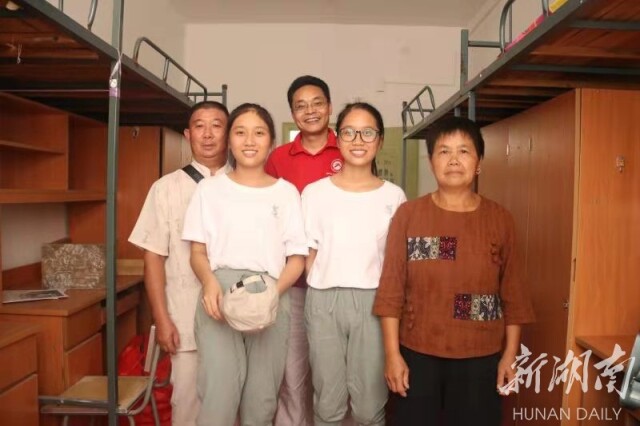 7b4e397f4771497bba7ffdbacb102f1a.jpg 2.jpg