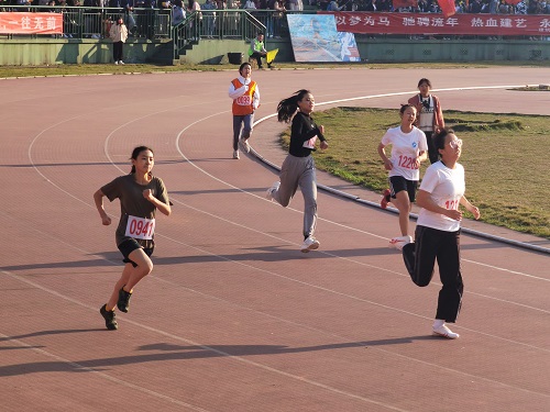 dbe9c5e1ecbb45afa8494e90a6639e9a.jpg 女子400米王洁.jpg