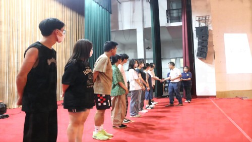 d38c7a5a47f1400b8baa218ddebe99d6.jpg 颁发聘书(1).jpg